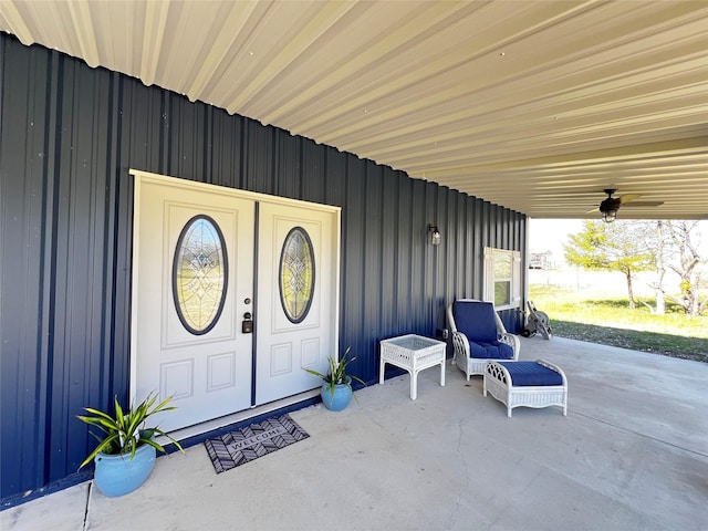 property entrance featuring covered porch and ceiling fan