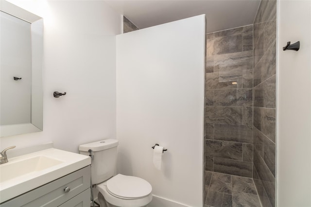 942 County Road 2240, Corsicana, TX 75109 - bathroom with vanity, a tile shower, and toilet