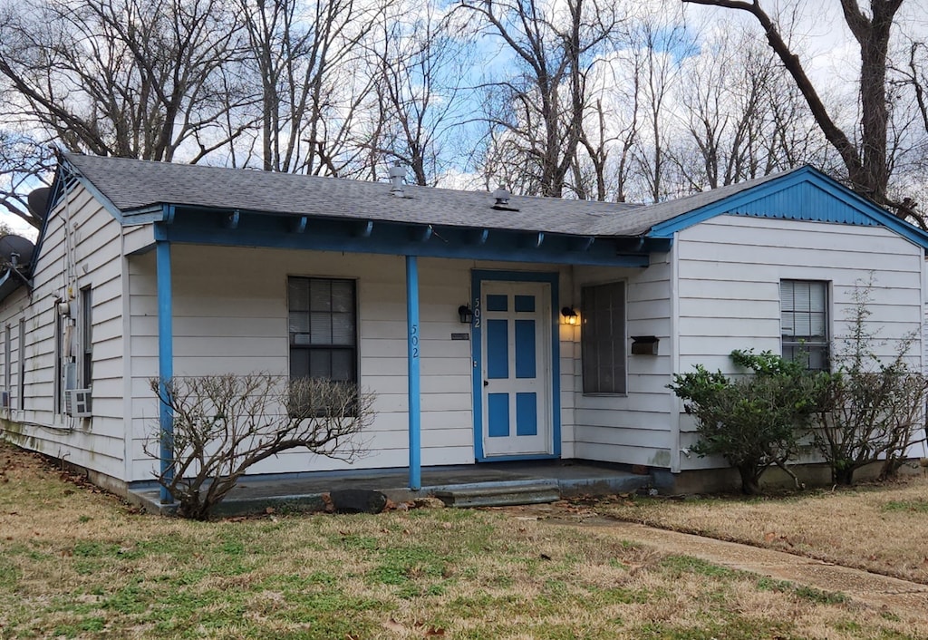 502 W 76th St, Shreveport, LA 71106 - view of front of home with a shingled roof, covered porch, and a front yard