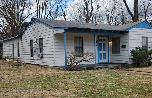 view of front of property with a front yard