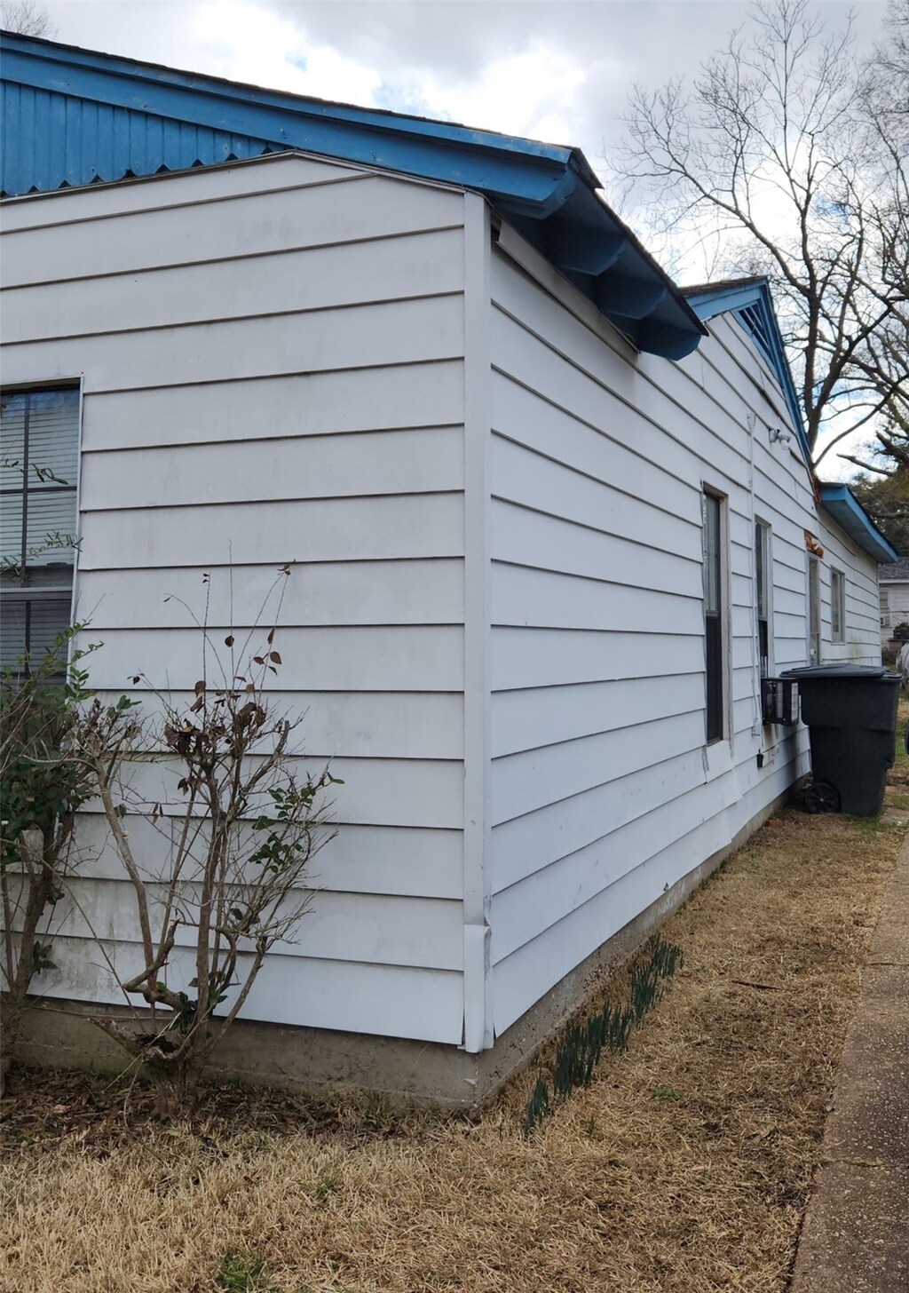 502 W 76th St, Shreveport, LA 71106 - view of side of home