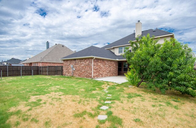 view of yard with a patio