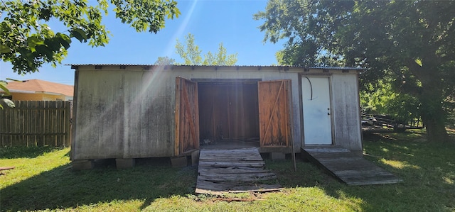 view of outdoor structure featuring a yard