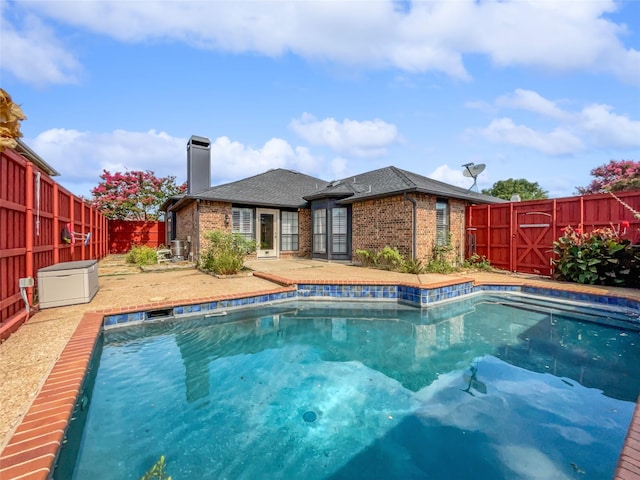 view of swimming pool