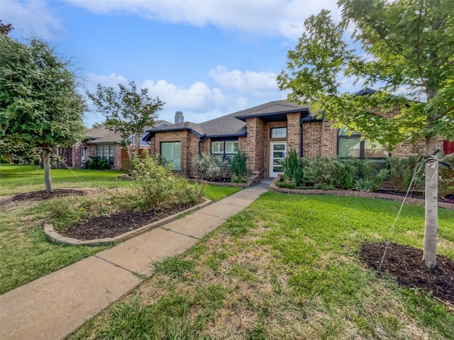 view of front of house featuring a front yard