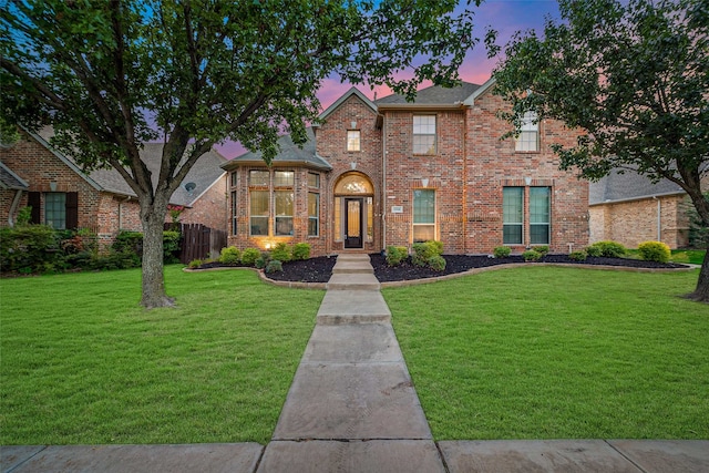 view of front of home featuring a yard