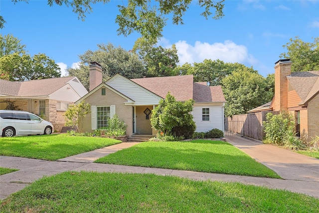 view of front of house with a front lawn