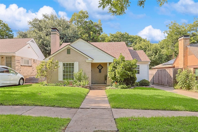 view of front facade with a front yard