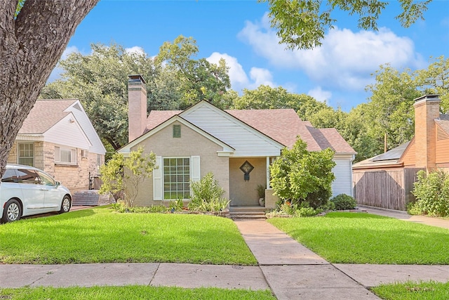 view of front facade featuring a front yard