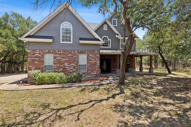 view of front of house featuring a patio area and a front lawn