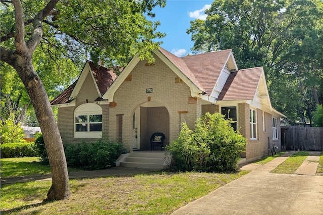 view of front of house with a front yard