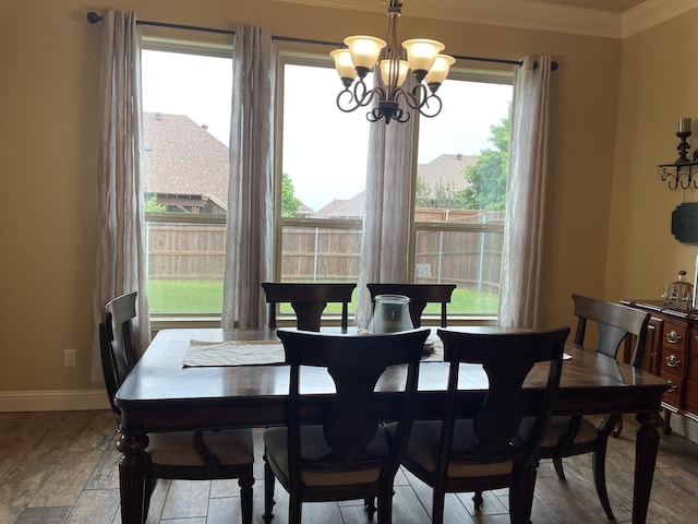 dining room featuring crown molding and a notable chandelier