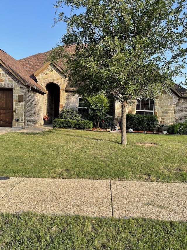 view of front of house with a front yard