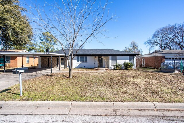 ranch-style house with a front yard