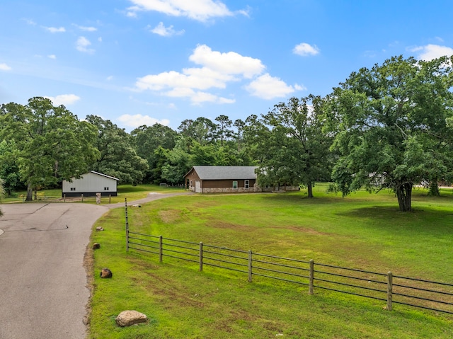 view of yard featuring a rural view