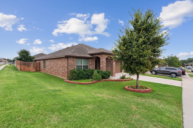 view of front of home featuring a front yard