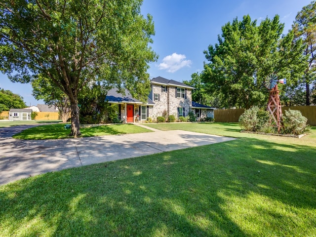 view of front of home featuring a front lawn