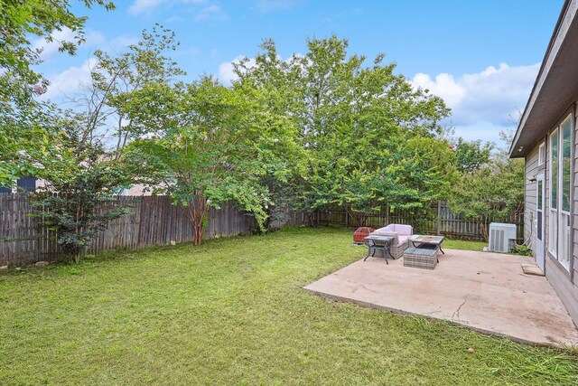 view of yard featuring a patio area