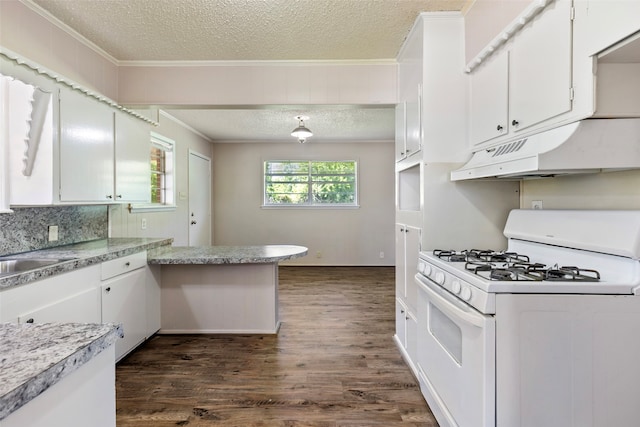 kitchen featuring white gas stove, a textured ceiling, dark hardwood / wood-style flooring, and white cabinets