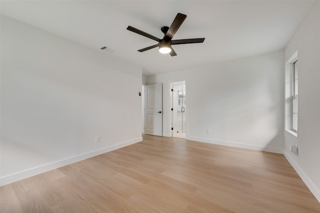 unfurnished room featuring light wood-type flooring and ceiling fan