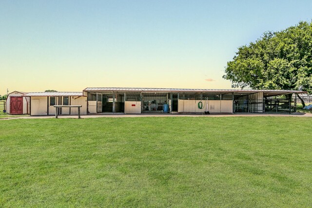 view of front of home featuring a front yard