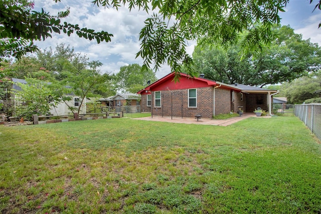 view of yard featuring a patio area