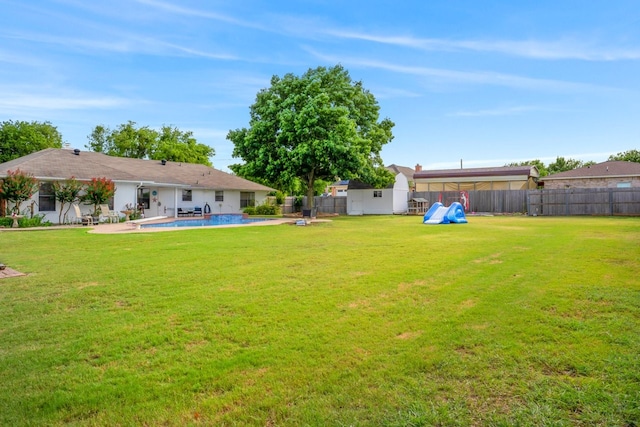 view of yard with a fenced in pool