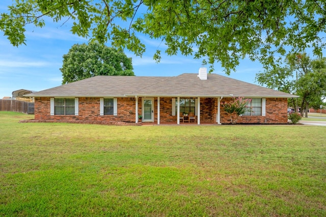 ranch-style home featuring a front lawn