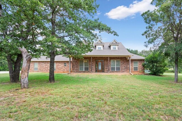 view of front of house with a front yard