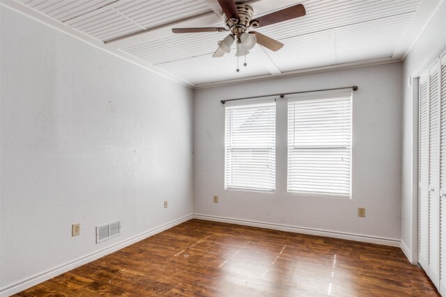 unfurnished room with dark wood-type flooring, ornamental molding, and ceiling fan