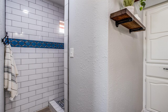 bathroom featuring tiled shower