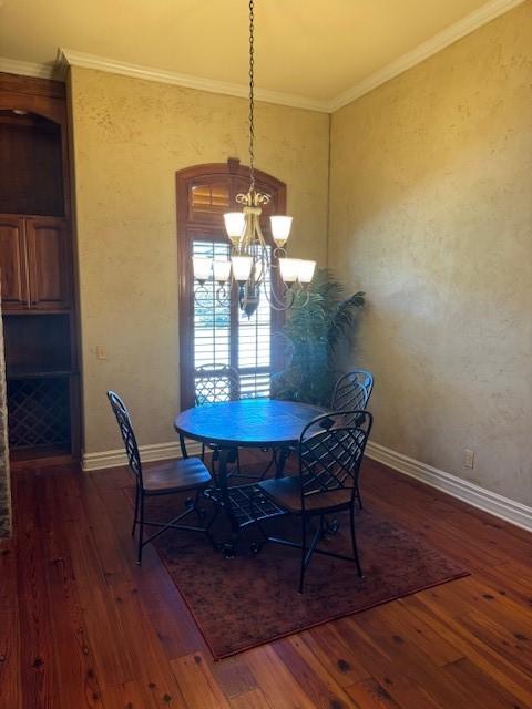 dining space featuring ornamental molding, dark hardwood / wood-style floors, and a notable chandelier