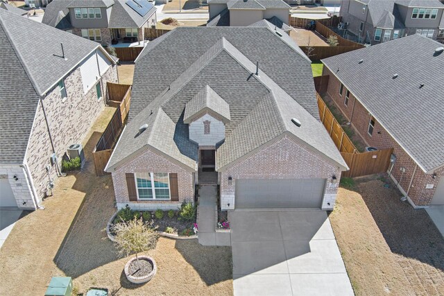 view of front facade featuring a garage, central AC, and a front yard