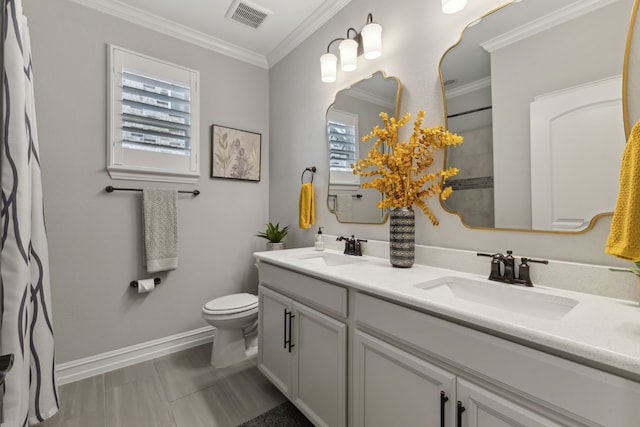 bathroom featuring a shower with curtain, toilet, vanity, and ornamental molding