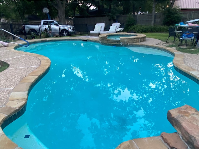 view of pool featuring an in ground hot tub