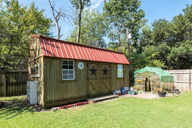 view of outdoor structure with a yard