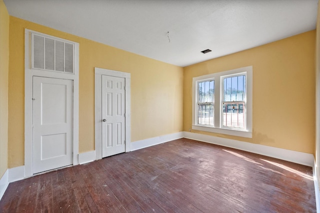 spare room featuring dark wood-type flooring