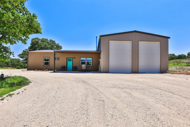 view of front facade featuring a garage