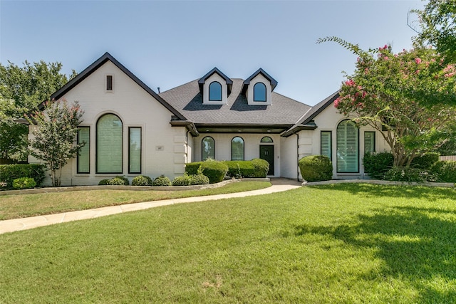 view of front facade with a front lawn