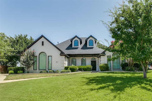 view of front of house featuring a front yard