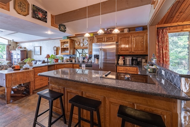 kitchen featuring vaulted ceiling, stainless steel fridge with ice dispenser, kitchen peninsula, and a breakfast bar