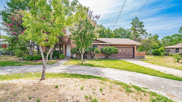 view of front facade with a garage and a front yard