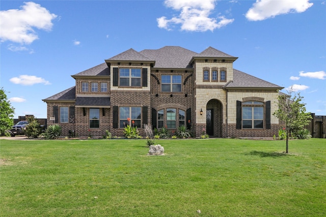 view of front facade with a front yard