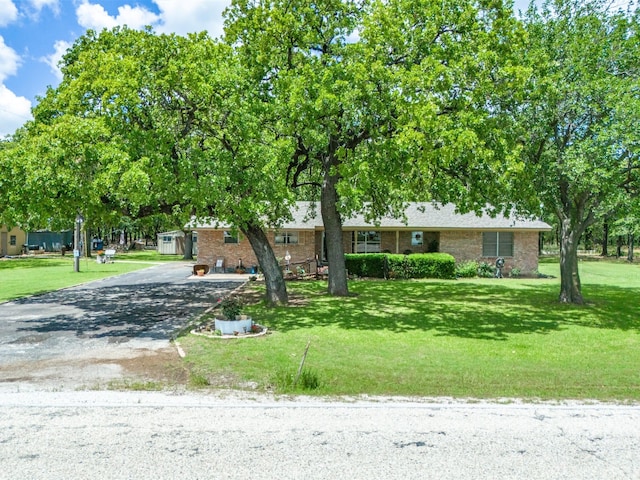 view of front of property with a front lawn