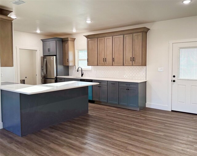 kitchen featuring stainless steel refrigerator with ice dispenser, sink, tasteful backsplash, and dark hardwood / wood-style floors