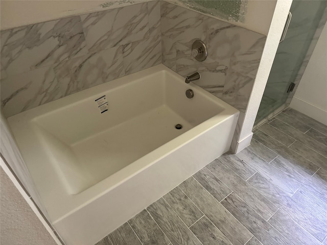 bathroom featuring a bathtub