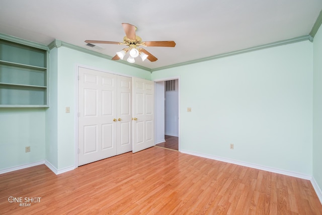 unfurnished bedroom with light hardwood / wood-style flooring, ornamental molding, and ceiling fan