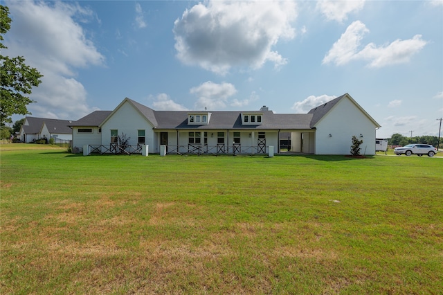 view of front of house featuring a front lawn