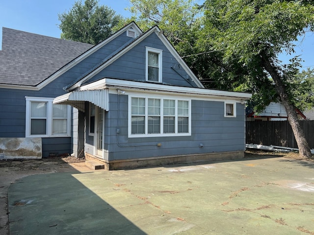 view of front of property featuring a patio area