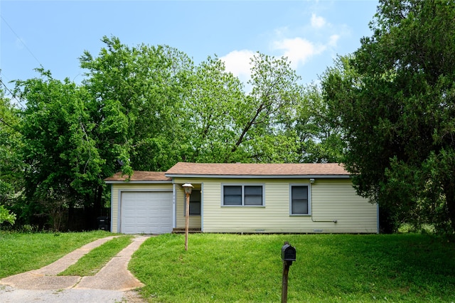 view of front of home featuring a garage and a front yard